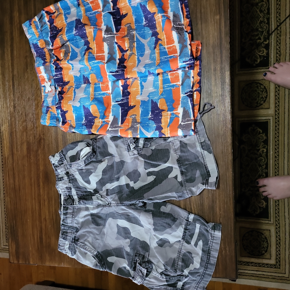 Lot of 2 boys shorts size 12/14